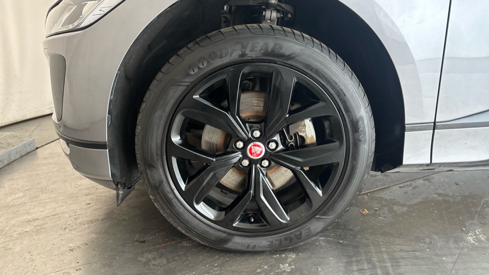 JAGUAR I-PACE Image 17