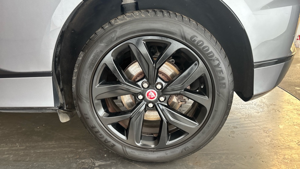 JAGUAR I-PACE Image 18