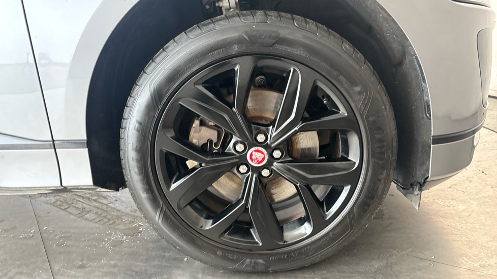 JAGUAR I-PACE Image 20