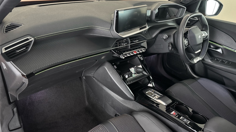 PEUGEOT 2008 Image 10