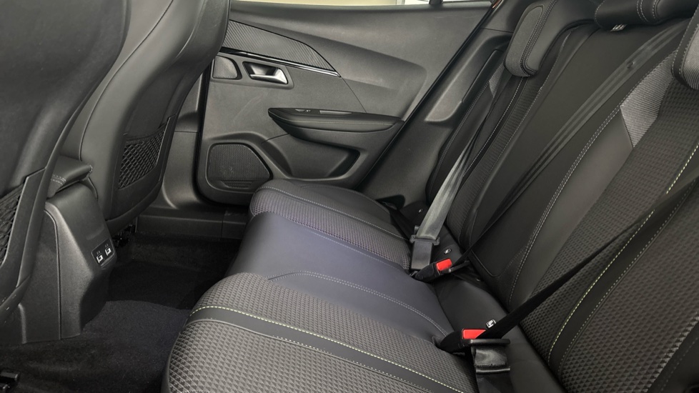 PEUGEOT 2008 Image 14