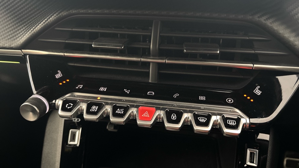 PEUGEOT 2008 Heated seats