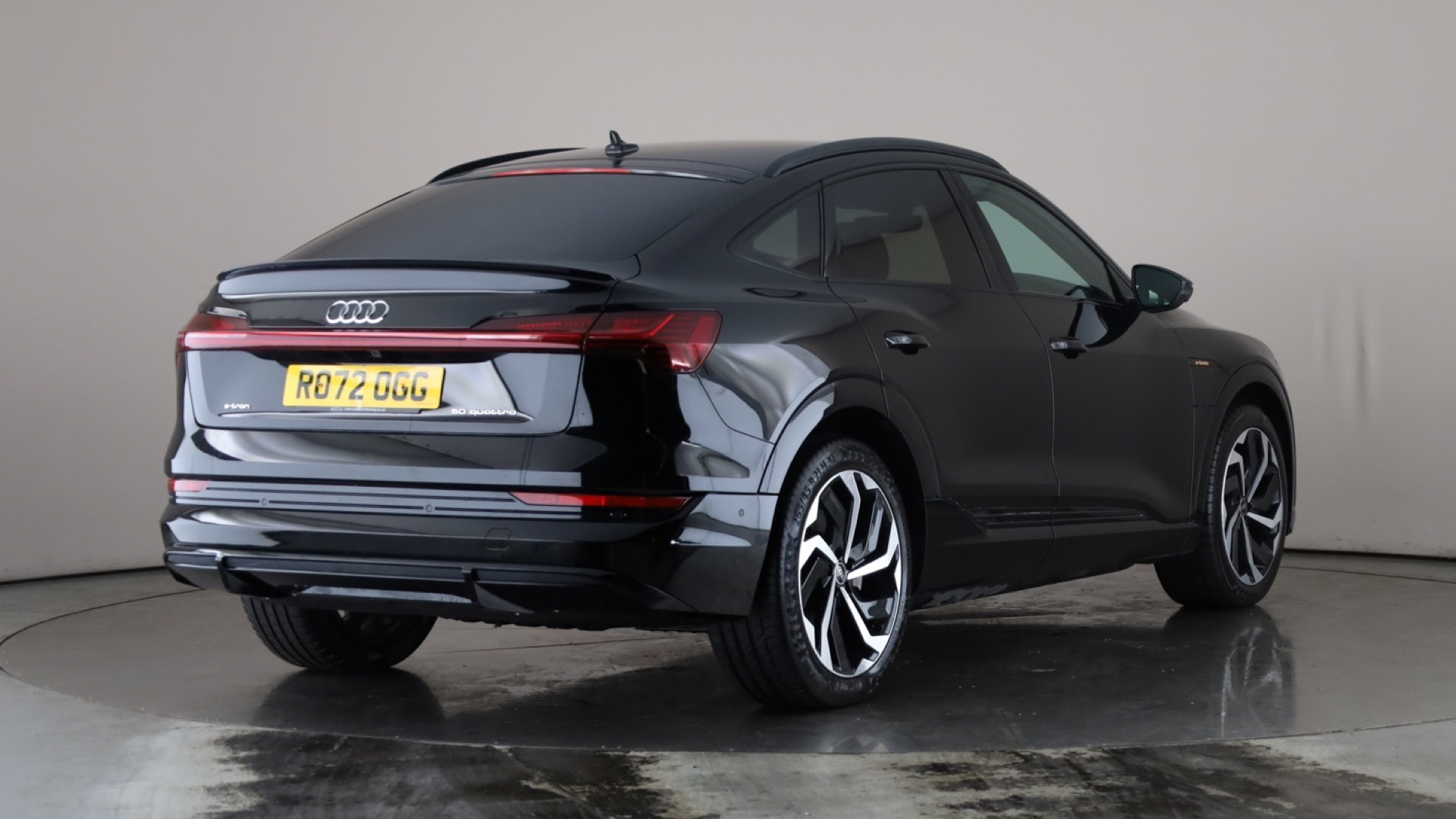 4049871 230kW 50 Quattro 71kWh Black Edition 5dr Auto