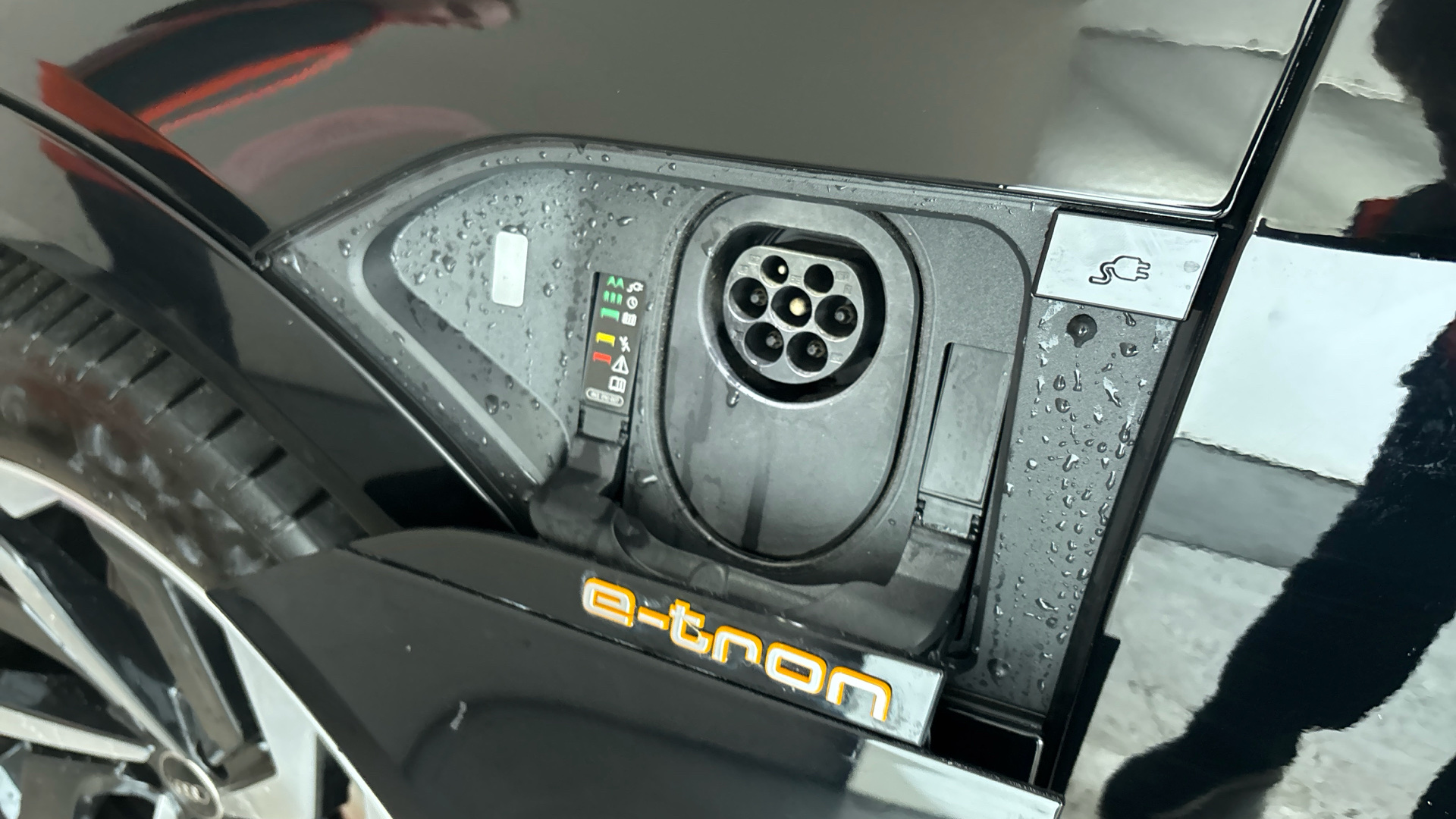 4049871 230kW 50 Quattro 71kWh Black Edition 5dr Auto