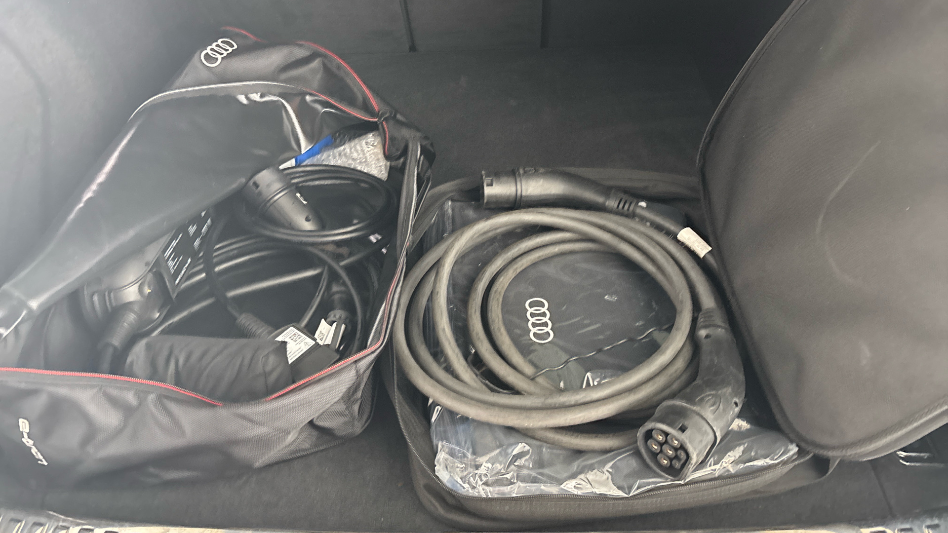 4049871 230kW 50 Quattro 71kWh Black Edition 5dr Auto