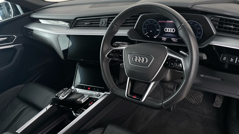 AUDI E-TRON Image 9