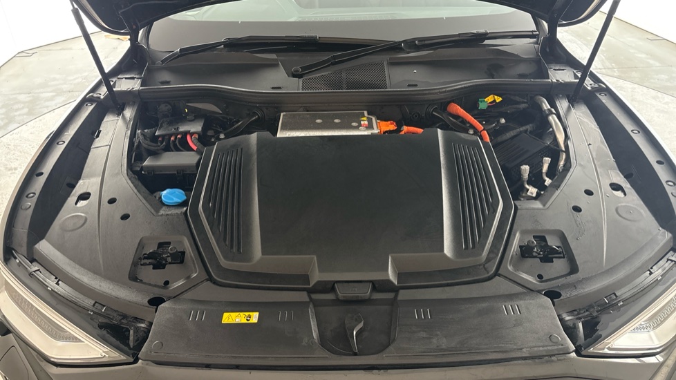 AUDI E-TRON Image 16