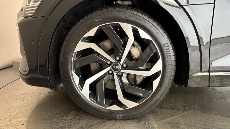AUDI E-TRON Image 17