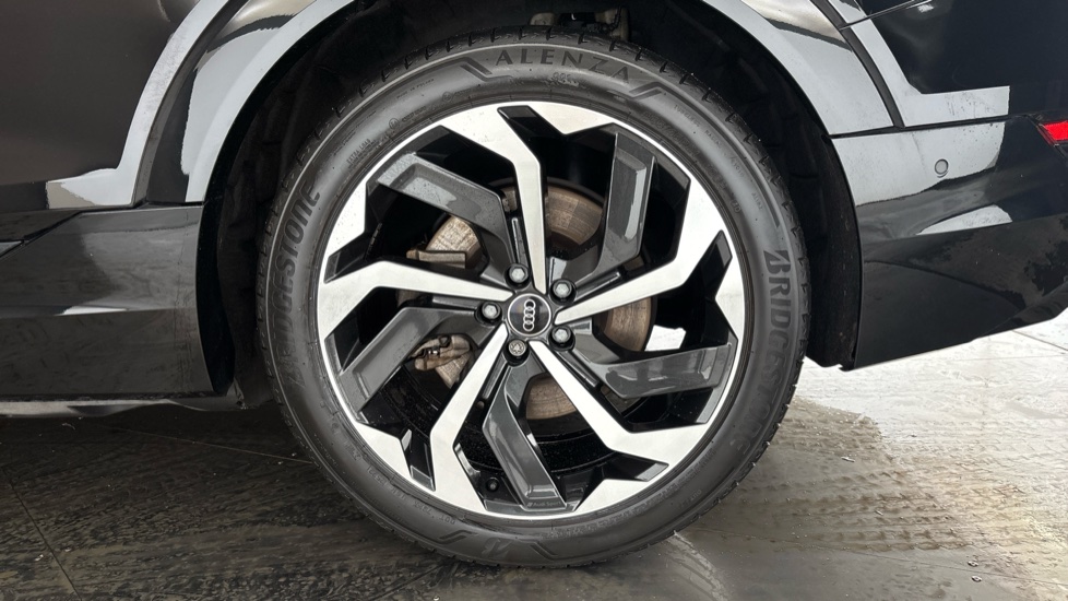 AUDI E-TRON Image 18