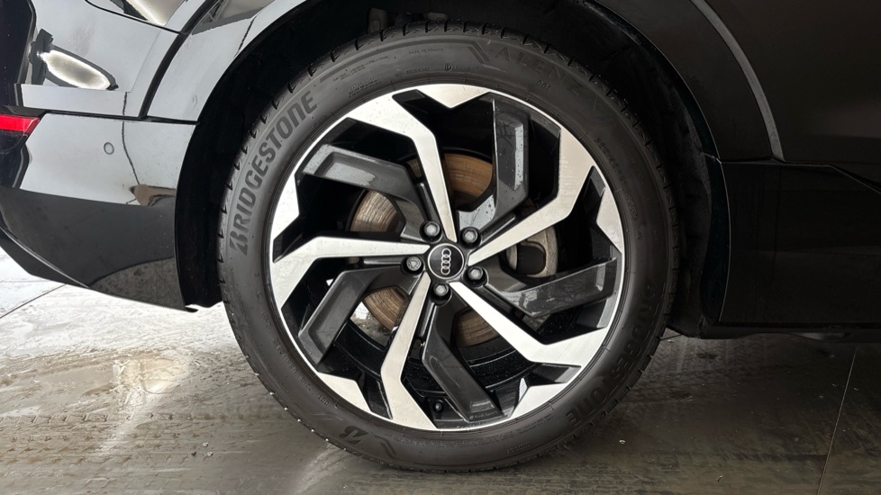 AUDI E-TRON Image 19