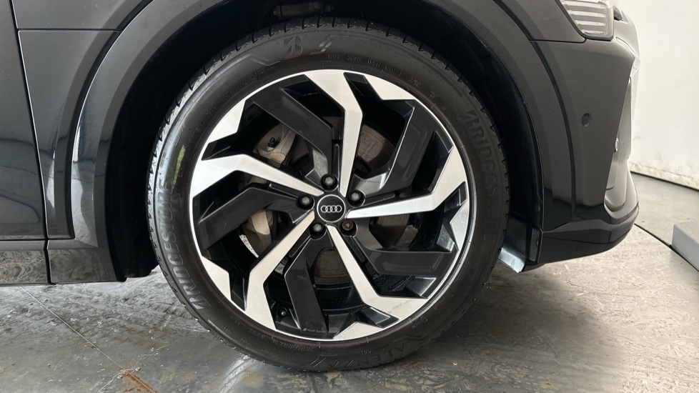 AUDI E-TRON Image 20