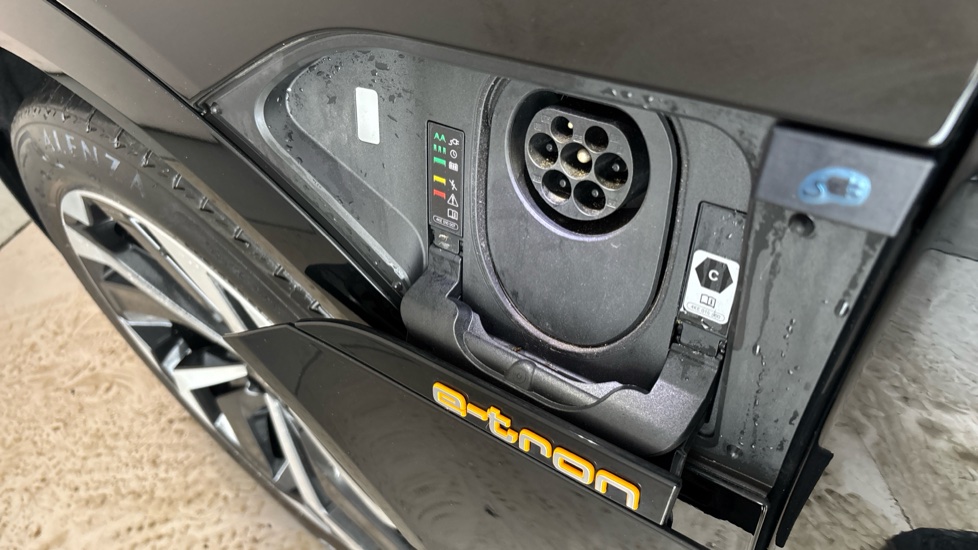 AUDI E-TRON Image 21