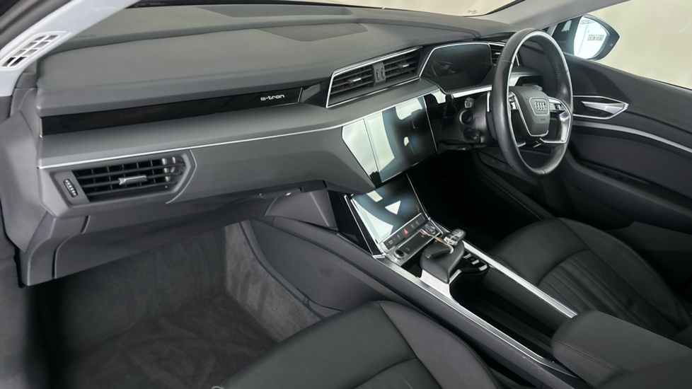 AUDI E-TRON Image 10