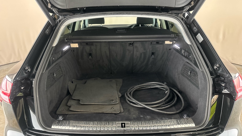 AUDI E-TRON Image 15