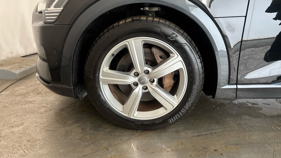 AUDI E-TRON Image 17