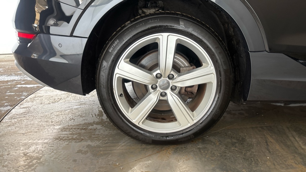 AUDI E-TRON Image 19