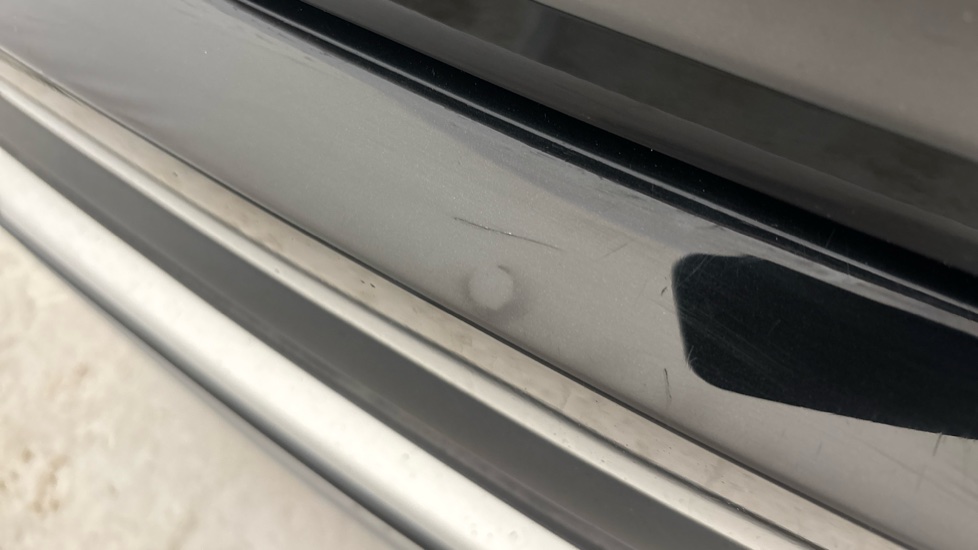 AUDI Q4 Scratches