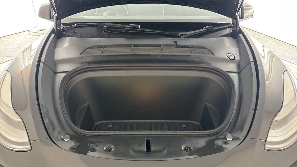 Tesla Model Y Image 16