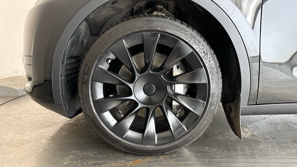 Tesla Model Y Image 17