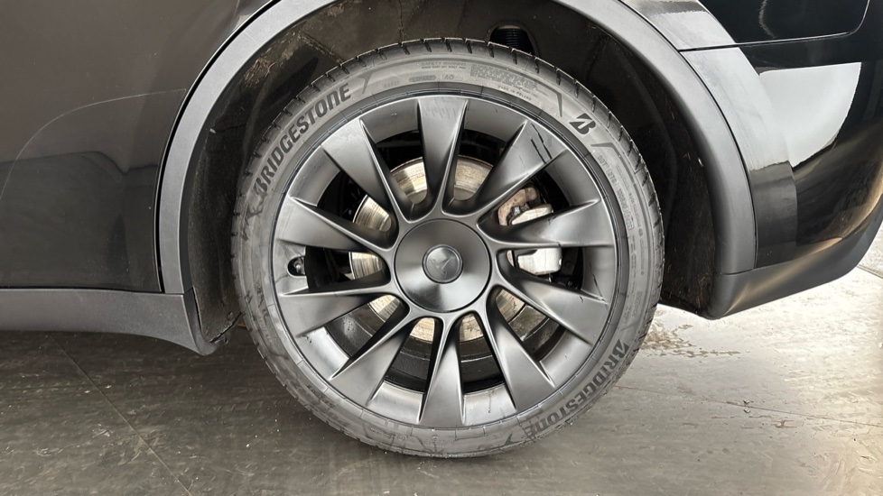 Tesla Model Y Image 18