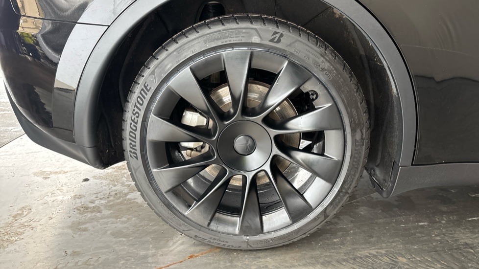 Tesla Model Y Image 19