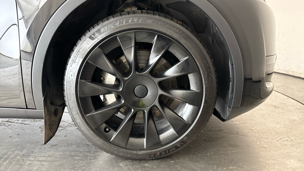 Tesla Model Y Image 20