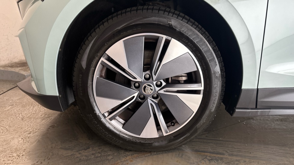 SKODA ENYAQ Image 17