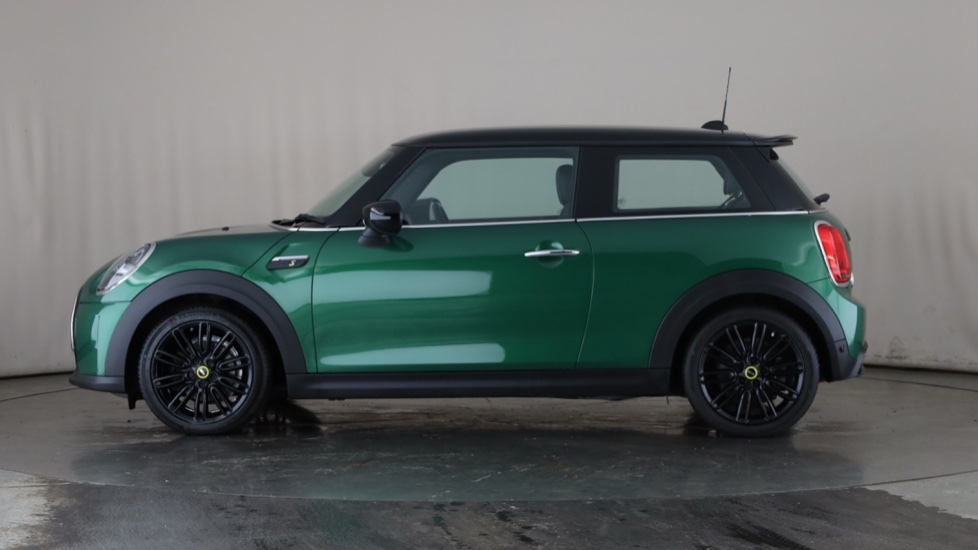 MINI HATCHBACK Image 2