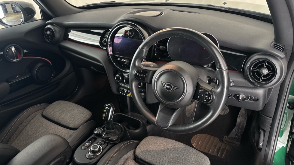 MINI HATCHBACK Image 9