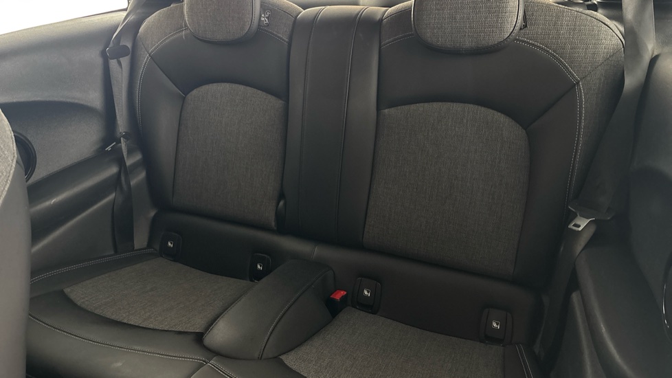 MINI HATCHBACK Image 14