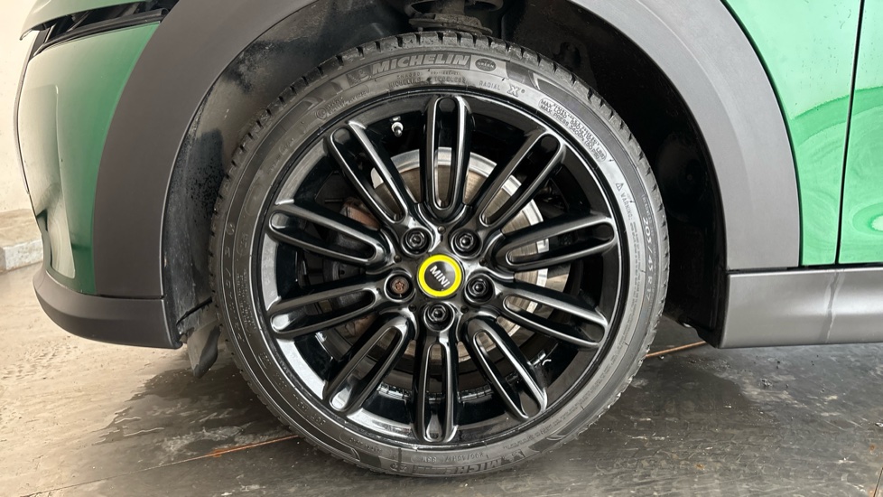 MINI HATCHBACK Image 17