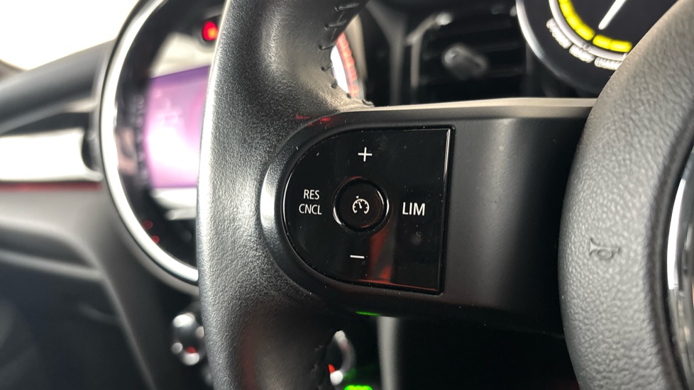 MINI HATCHBACK Cruise control