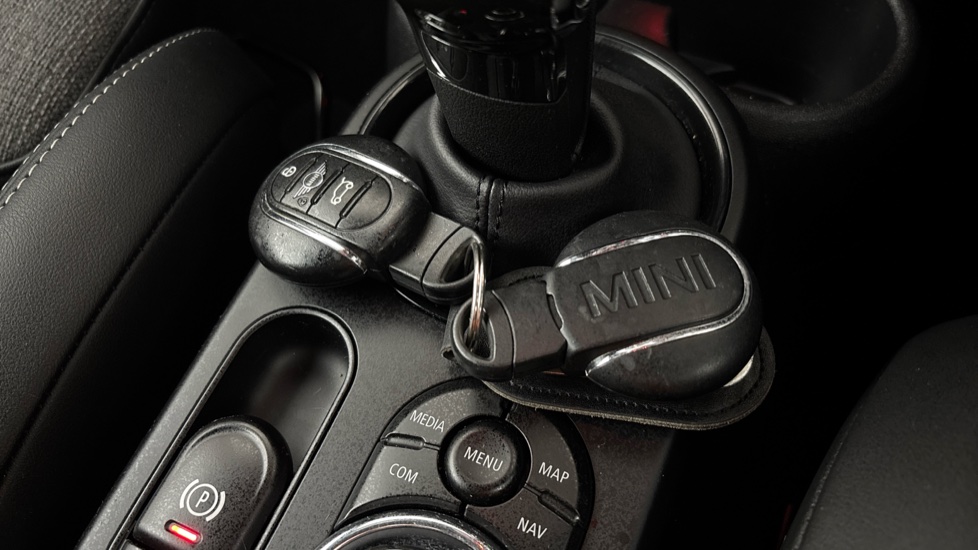 MINI HATCHBACK 2 keys available