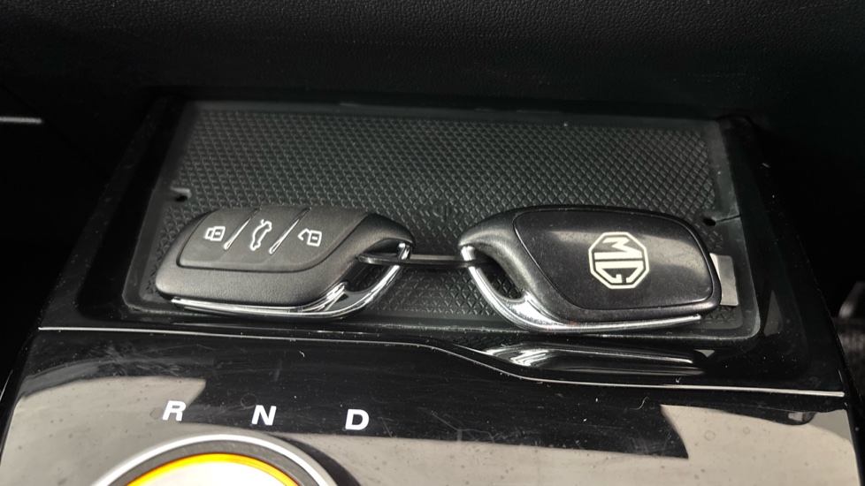 MG MG4 2 keys available