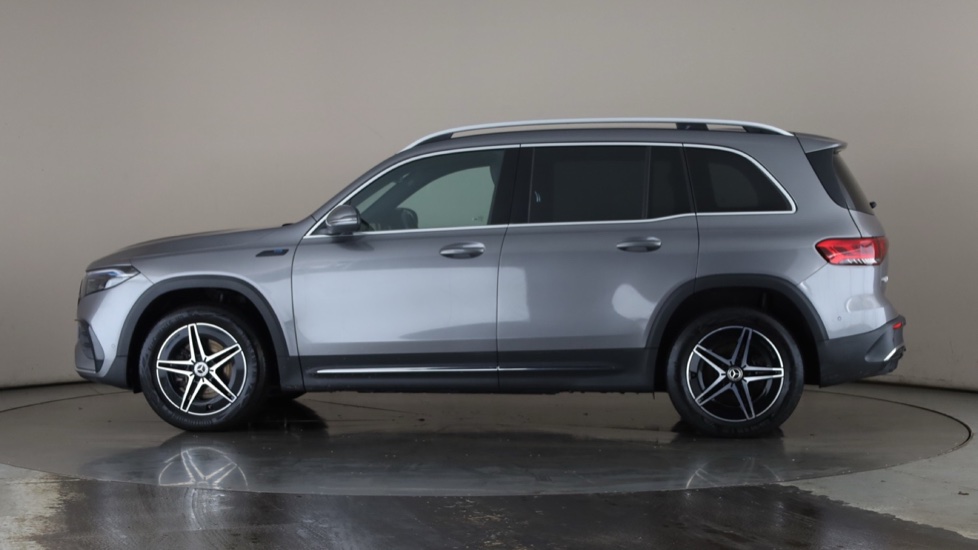 MERCEDES EQB Image 2