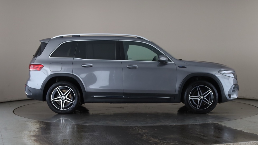 MERCEDES EQB Image 6