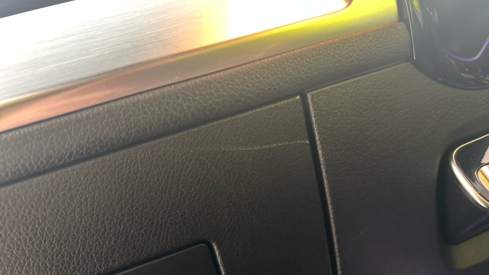 MERCEDES EQB scratches