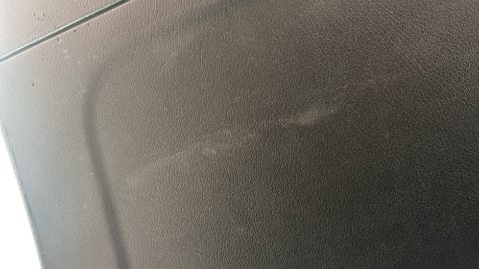 MERCEDES EQB scuff