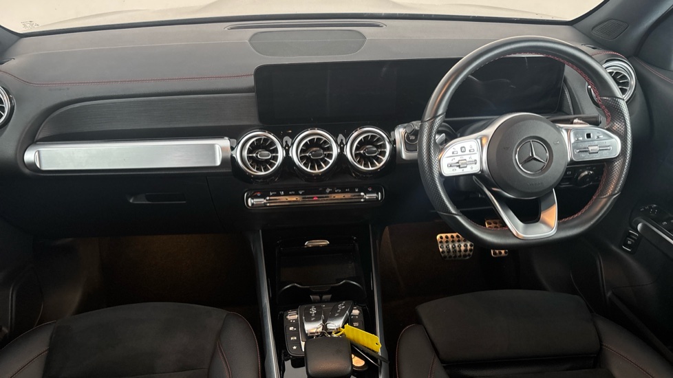MERCEDES EQB Image 11