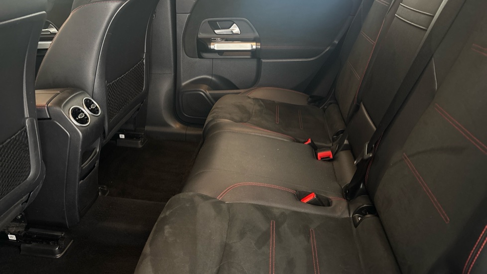 MERCEDES EQB Image 14