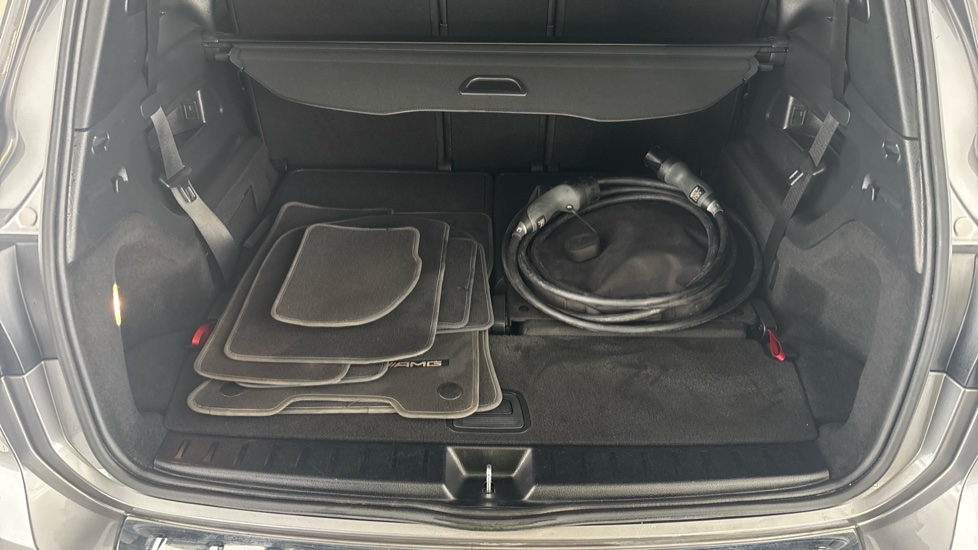 MERCEDES EQB Image 15