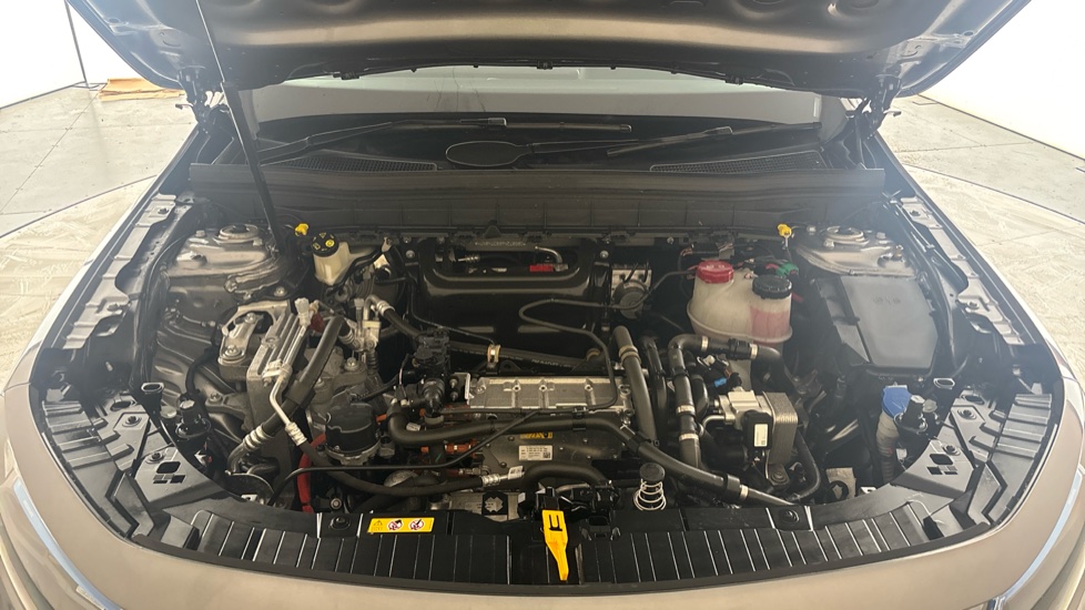 MERCEDES EQB Image 16