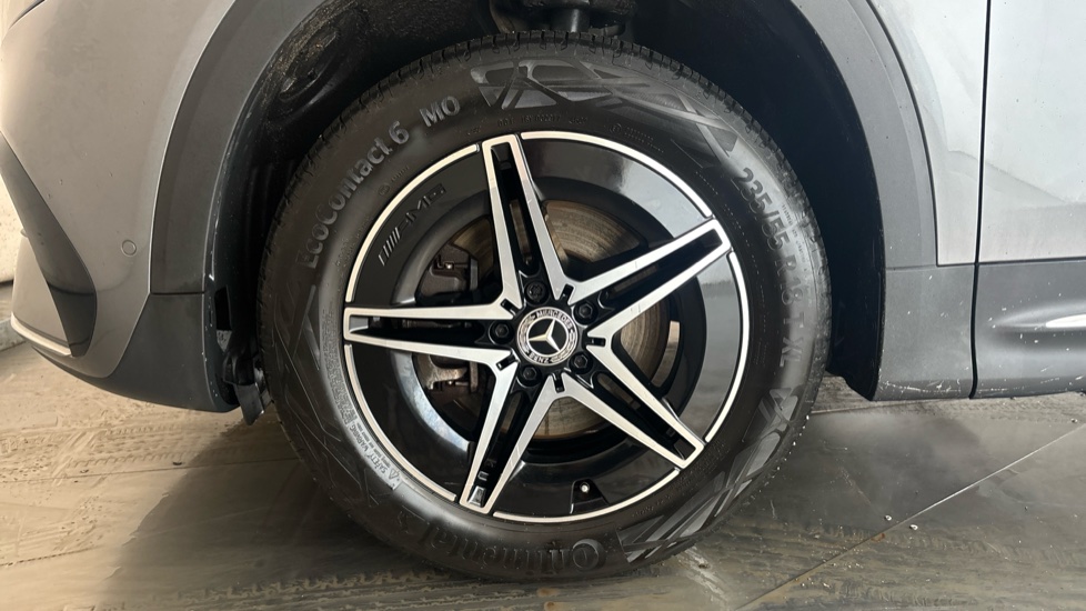 MERCEDES EQB Image 17