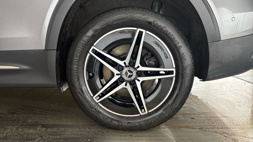 MERCEDES EQB Image 18