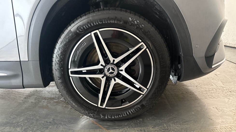 MERCEDES EQB Image 20