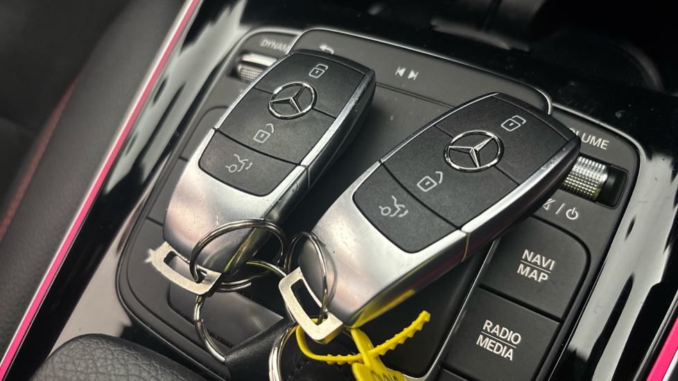MERCEDES EQB 2 keys