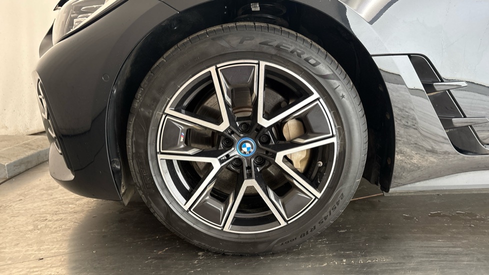 BMW I4 Image 17