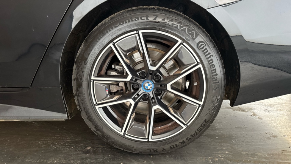 BMW I4 Image 18