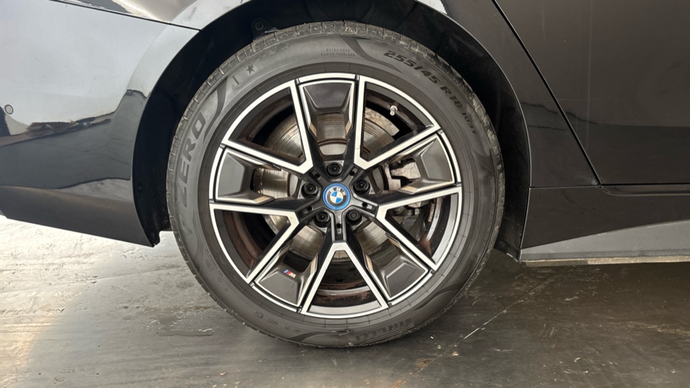 BMW I4 Image 19