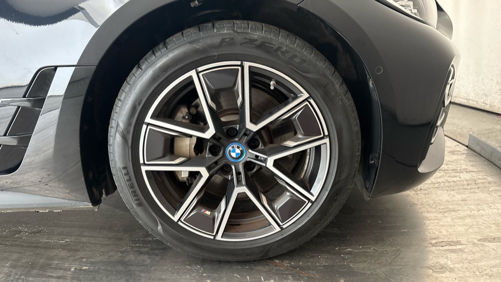 BMW I4 Image 20